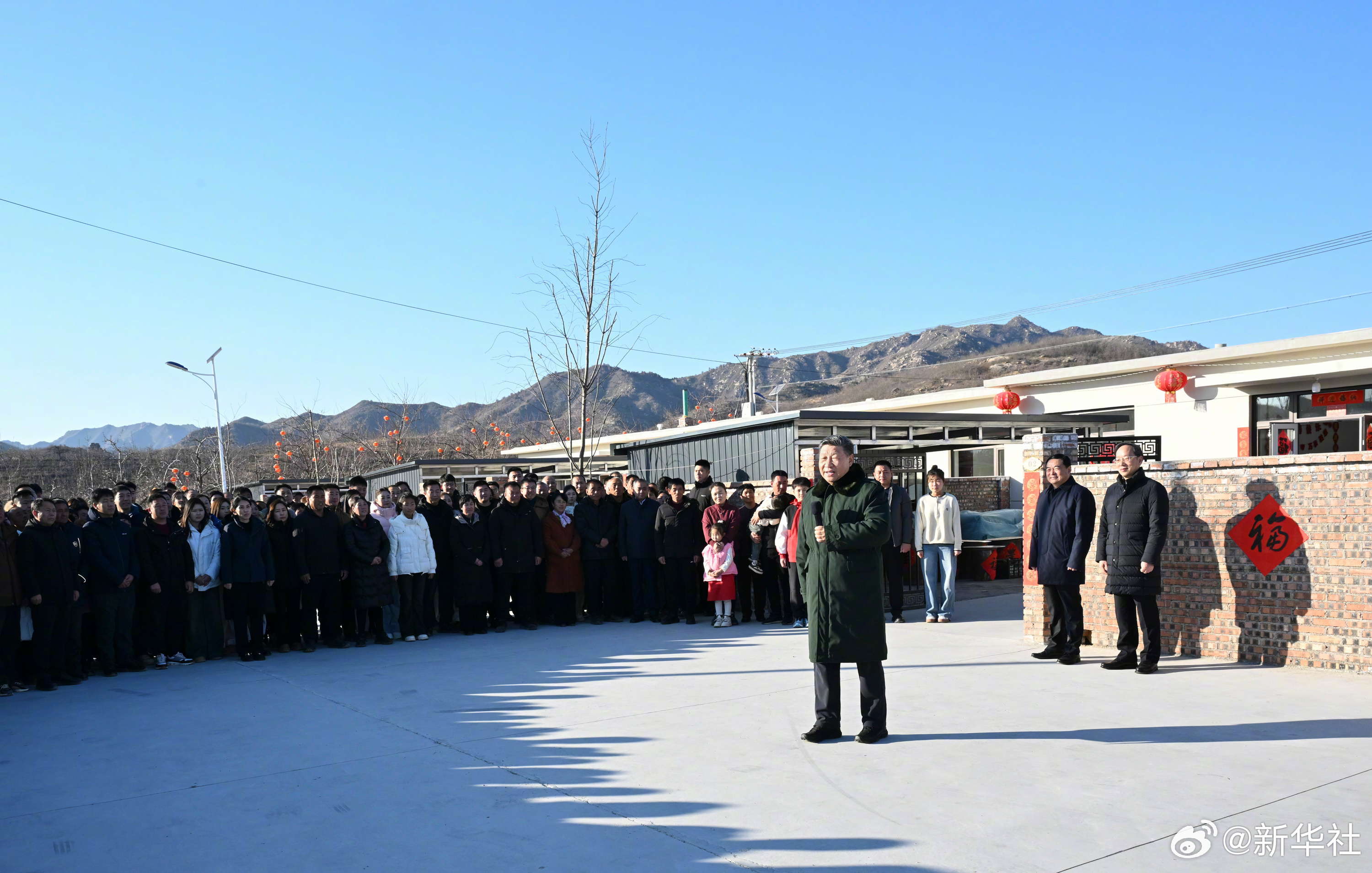 习近平在辽宁葫芦岛市看望慰问受灾群众