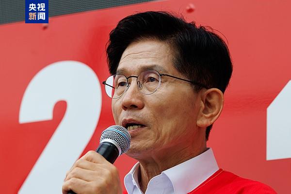 在野党总统候选人李在明来势汹汹 韩执政党能否“尹”退为进？