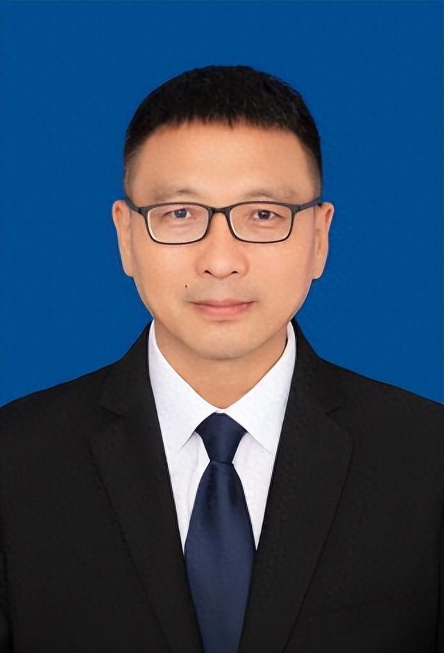 黑龙江工业学院党委书记、院长同步调整