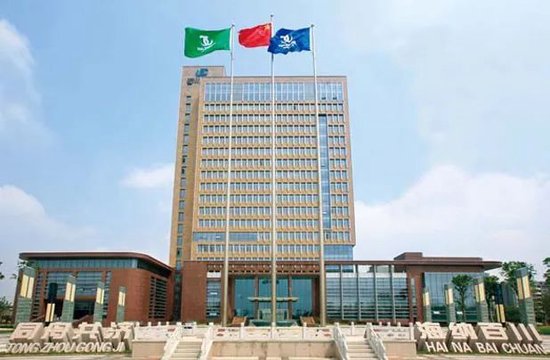 济川药业实控人交棒“80后”儿子？父子年薪超730万元，公司业绩承压却大方分红