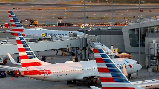 美国航空发布宽幅盈利预测区间 经济不确定性致国内旅行需求承压